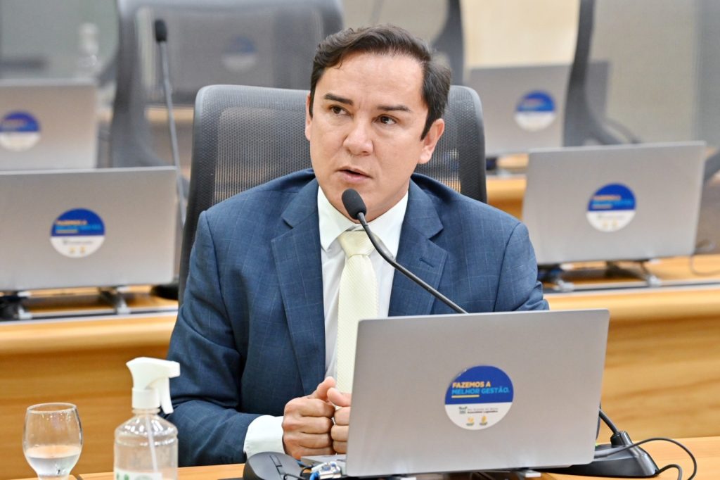 ALRN aprova projeto do deputado Neilton que garante direito a carregadores de carros elétricos em condomínios