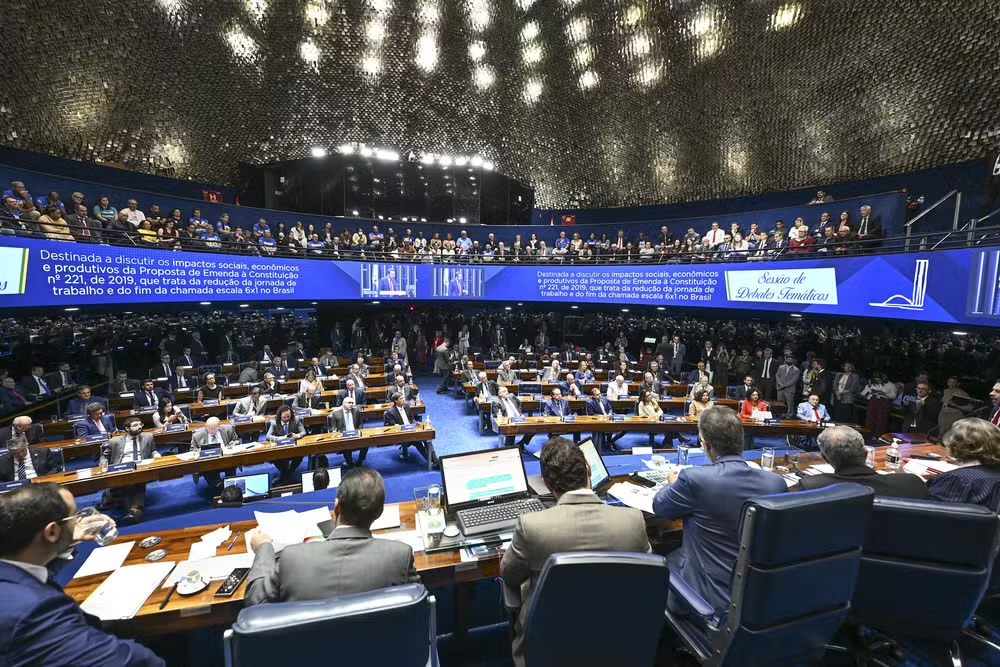 Em vitória de Lula, Senado aprova PEC do fim da escala 6×1 e trabalhador terá dois dias de folga por semana
